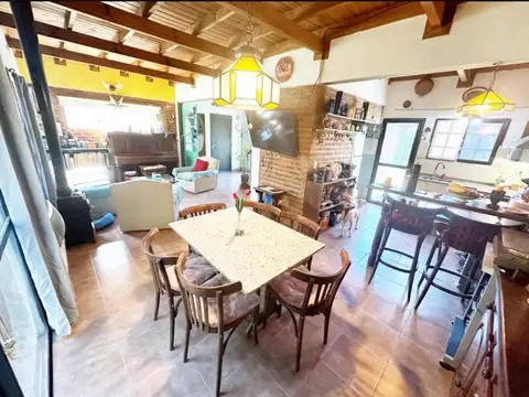 Casa en Venta con 2 cocheras
