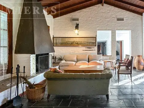 Casa en Venta con 5 cocheras