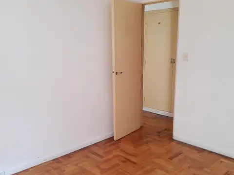 Doctor Eleodoro Lobos 500, Piso 1