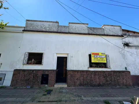 CASA 3 AMBIENTES CON PATIO Y TERRAZA POR TODA LA SUPERFICIE.REF.870