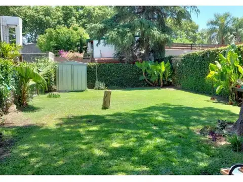 Excepcional casa Interna 3 dormitorios, J.Hernadez 1551, calle privada, gran terreno, con segur...