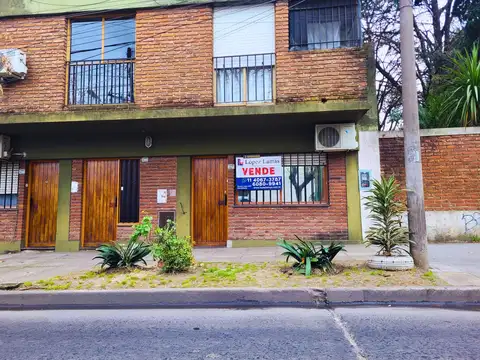 DEPARTAMENTO 2 AMB P.BAJA AL FRENTE CON PATIO