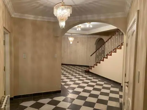 Casa en Alquiler en El Tipal, USD 3.200