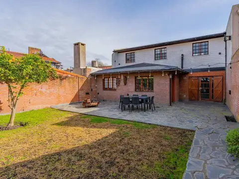 Casa en Venta con 2 cocheras