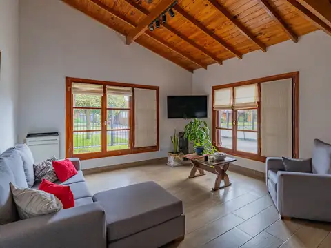 Venta Casa 5 Ambientes Cochera Parque Constitucion