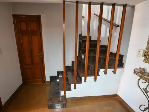 Casa en Alquiler con 1 cochera