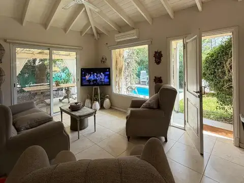 casa de 3 ambientes en venta barrio La Candela Pilar