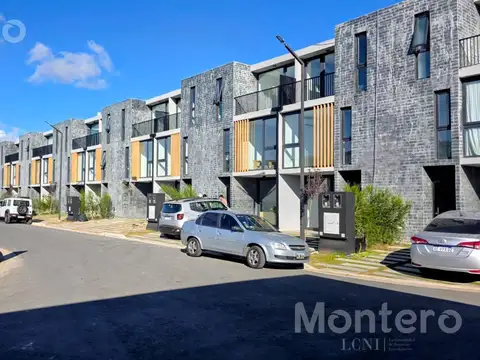 Increíble Casa Tríplex en  SUNNY - Camino de los Remeros Tigre - Barrio Privado - 3 Suites y cochera
