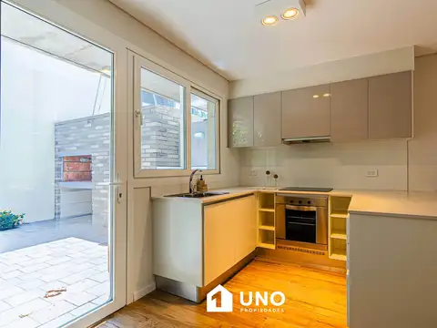 Dorrego y Pasco - Casa de 2 Dormitorios. Cochera disponible.