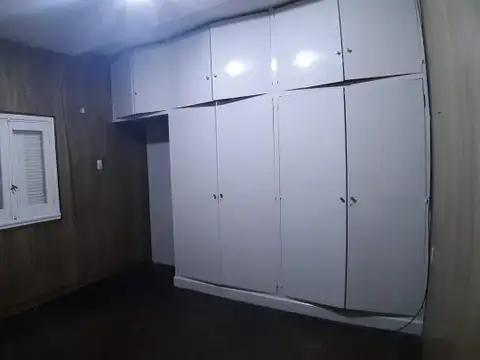 Casa 7 ambientes con 1 baño