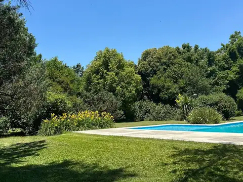 Casa en Venta con 3 cocheras