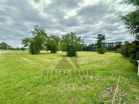 PINARES COUNTRY CLUB - RUTA 192 .