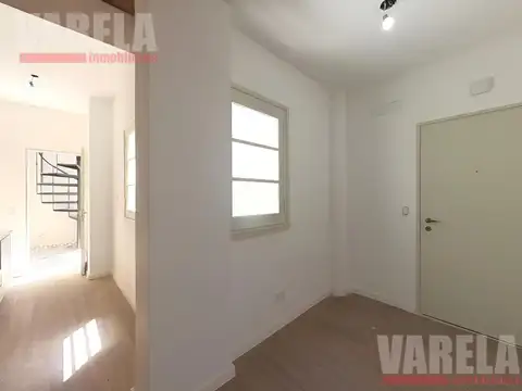 PH Apto Credito! 4 ambientes Primer Piso. c/baños, patio y Terraza .Bajas Expensas. u$s 230.000