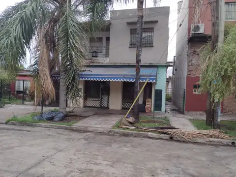 VENDEMOS LOCAL CON DOS VIVIENDAS UNA EN PLANTA BAJA Y OTRA EN  PLANTA ALTA .