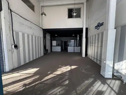 Local y depósito en venta - Villa del Parque - Villa General Mitre