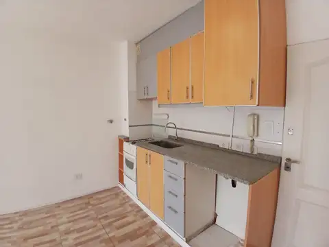Departamento en Alquiler en Parque Chas, $ 680.000