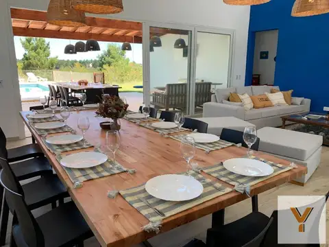 Casa en venta - 4 Dormitorios 5 Baños 2 Cocheras - 213Mts2 - Costa Esmeralda