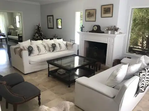 Casa en Alquiler Temporal con 4 cocheras