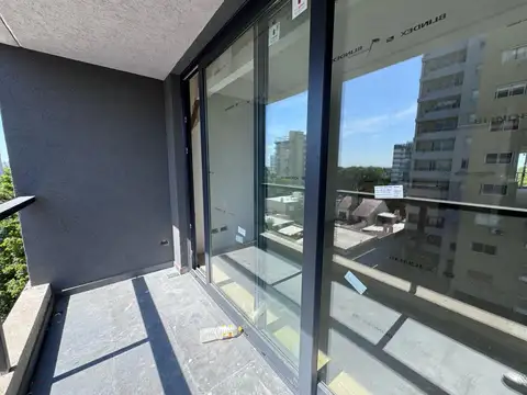 Monoambiente en construcción al frente c/ balcón Escalada