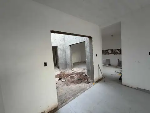 Casa 4 ambientes con 2 baños