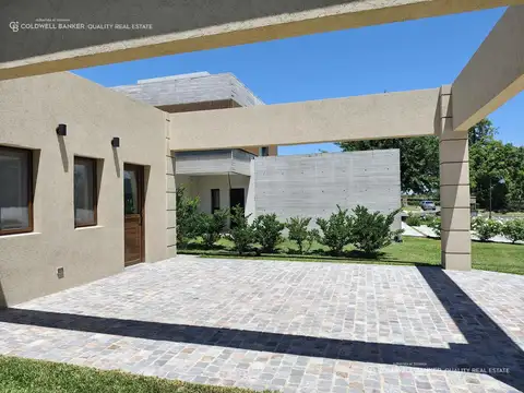 Casa 4 ambientes con 3 baños