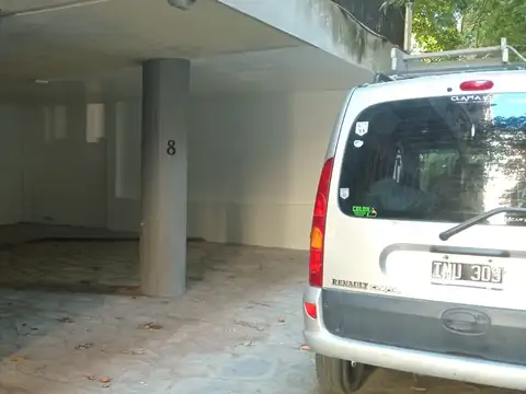 Alquiler de cochera semicubierta en Acassuso - Excelente ubicación