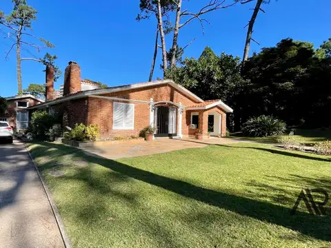 Casa en venta de 5 dormitorios c/ cochera en Arcobaleno