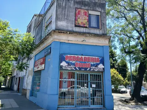 Venta en Block Local con PH en planta alta en Paternal