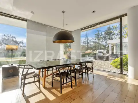 Casa 10 ambientes con 5 baños