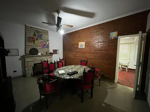 Casa en Venta con 4 cocheras