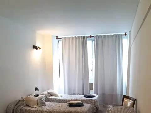 Centro (Reconquista 870 y Paraguay). Venta Monoambiente amueblado al frente. 25 m2