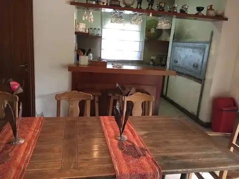 Casa 8 ambientes con 4 baños