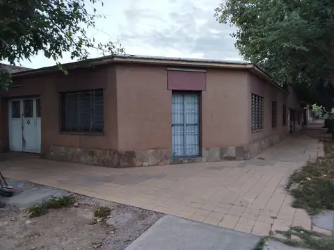 CASA ESQUINA CON SALON en SAN JOSE