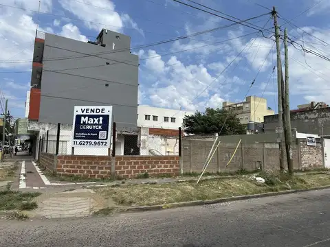 Calle 843 esquina 898 a pasos Avenida 844