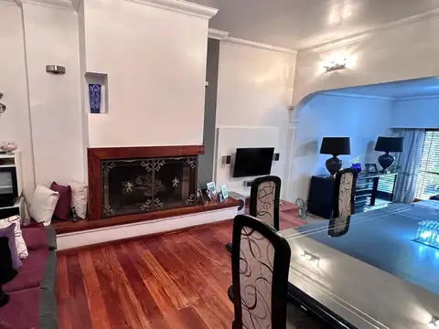 Casa 6 ambientes con 2 baños