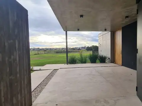 Casa en Venta en El Cantón - Barrio Golf, USD 434.000