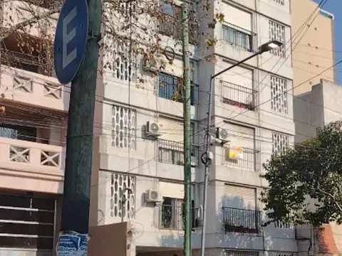 Cochera techada en venta en Lanús Oeste