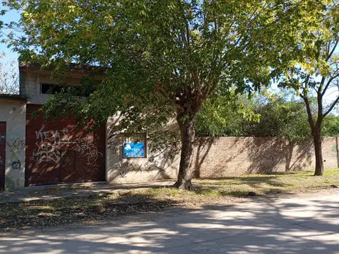 3 locales, todo en losa en Merlo Gómez