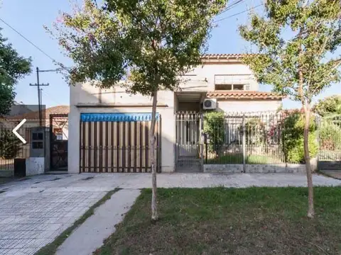 Casa de 4 ambientes en temperley