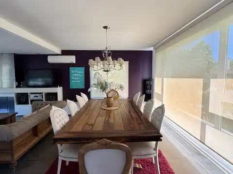 Casa en Alquiler Temporal con 4 cocheras