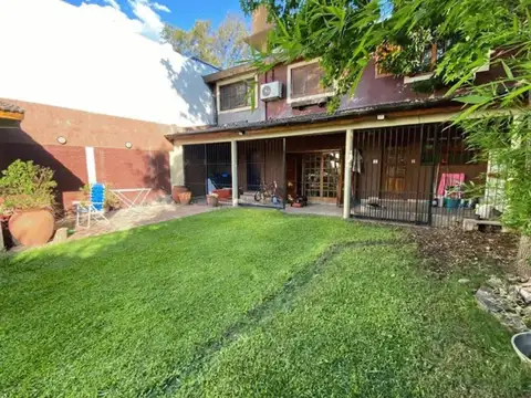 Casa en Venta con 4 cocheras