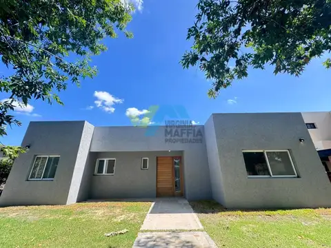 Casa 4 ambientes con 2 baños