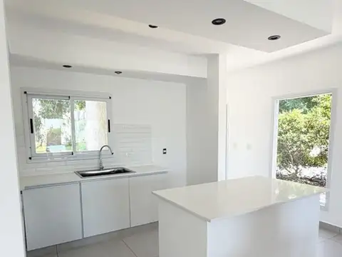 Casa en Venta en Pilar del Este - Santa Guadalupe, USD 200.000