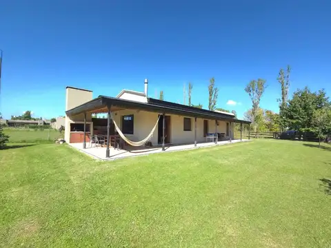 VENTA CASA BARRIO CHACRAS DEL MOLINO 3 AMB PILETA