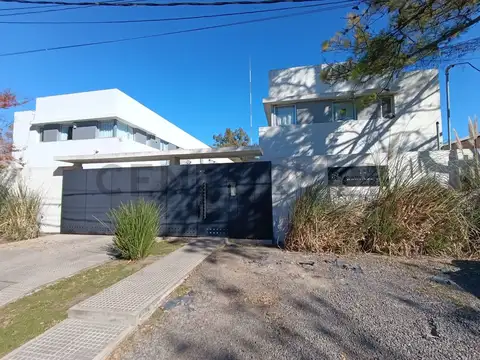 23 3400, Piso 0