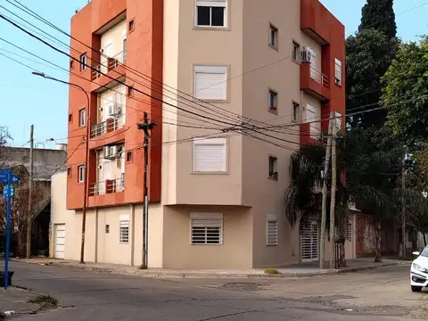 DEPARTAMENTO DE DOS AMBIENTES AL FRENTE