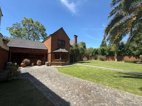 Casa 6 ambientes con 4 baños