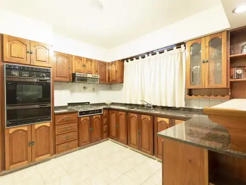 Casa 5 ambientes con 2 baños