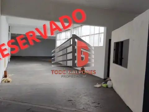 Galpón 210m2 en Pta Alta, Con Montacargas; Zona de Descarga,