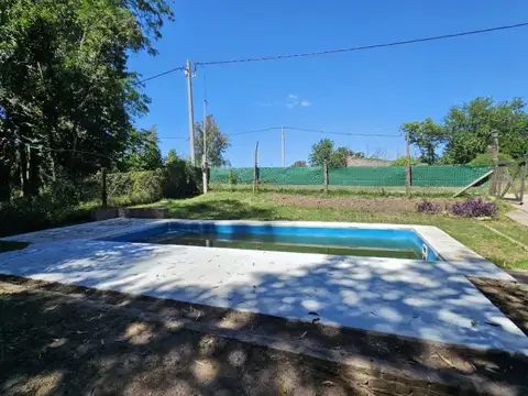 Cabaña con pileta, en lote arbolado de 1.017 m2